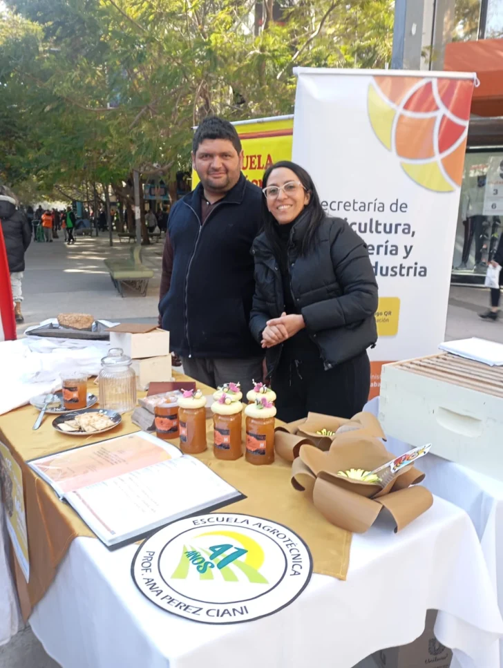 Con la magia de la producción: niños “apicultores”; crearon caramelos de miel