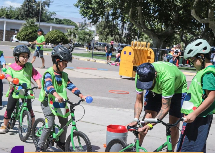 Un encuentro de biciescuelas para aprender sobre seguridad vial
