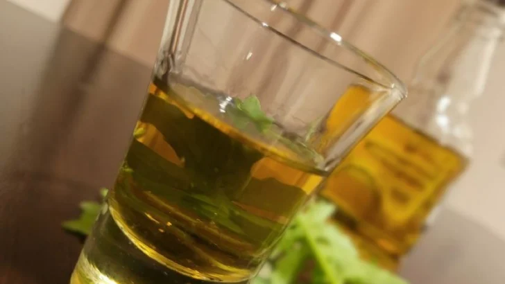 Se viene agosto: esta es la receta de la auténtica caña con ruda
