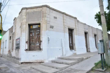 Piden que una esquina histórica no sea derribada y se incorpore a la construcción de una escuela