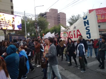 Día de la Memoria: nutrida marcha por las calles del microcentro en San Juan
