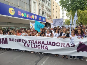 8M en San Juan: una gran cantidad de mujeres marchó por las calles del centro