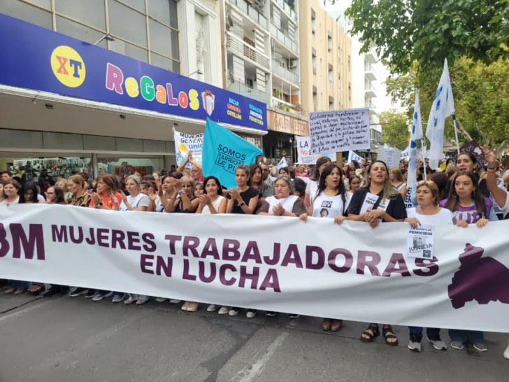 8M en San Juan: una gran cantidad de mujeres marchó por las calles del centro