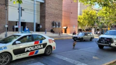 Detuvieron a un hombre por robar una silla plegable de un local céntrico