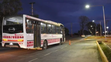 Apedrearon un colectivo de la RedTulum y una nena resultó herida