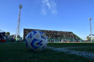 Fútbol: AFA reabre las puertas al público visitante