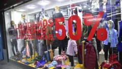 Arranca el Mega Outlet en Capital: ¿qué se puede comprar con rebajas del 50% al 70%?