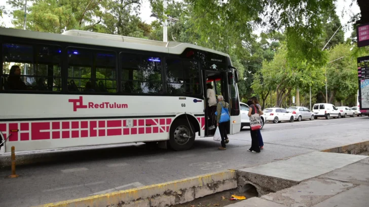 Continúan las negociaciones salariales entre colectiveros y empresarios con incertidumbre