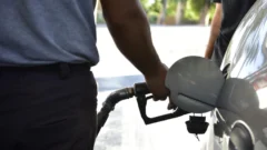 Cerca de San Juan, YPF bajó 5% la nafta para cargas en la madrugada