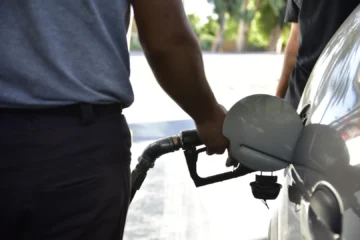Cerca de San Juan, YPF bajó 5% la nafta para cargas en la madrugada
