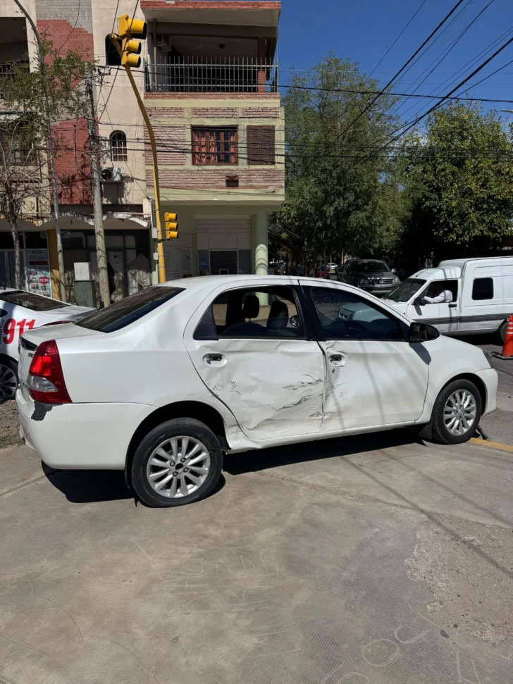 Una sanjuanina herida en aparatoso choque