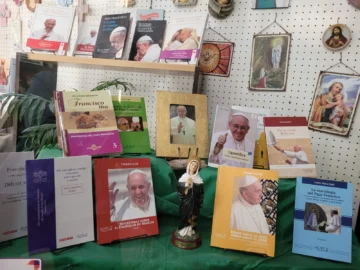 Aumentó el interés por los libros del Papa Francisco en San Juan: “Esperanza” encabeza la demanda