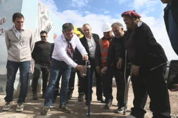 Orrego inauguró las conexiones domiciliarias en el Loteo Vallecito