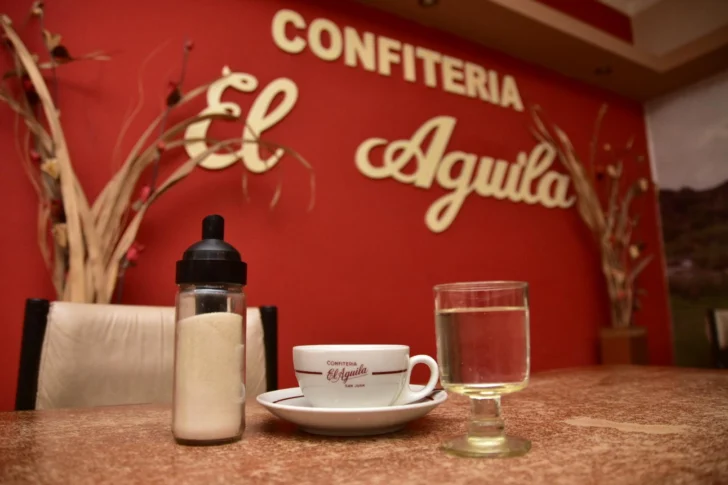 Las 5 joyas que marcaron la historia de El Águila, el icónico café sanjuanino que cierra sus puertas