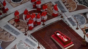 Este viernes cerrarán el féretro del Papa Francisco