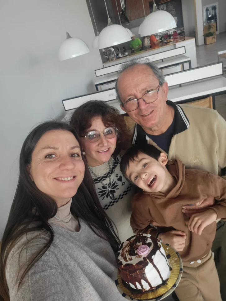 Omar-Pineda-y-familia-2-728x971