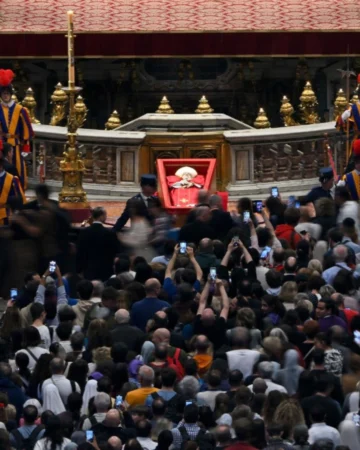 Adiós al Papa Francisco: más de 250 mil fieles fueron a la Basílica de San Pedro