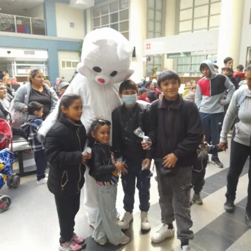 Unidos por un Sueño llevó su Pascua solidaria al Hospital Rawson