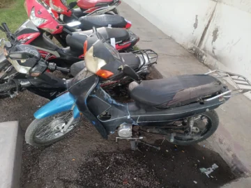 Robo y fuga: uno de los ladrones se escondió en un contenedor de residuos