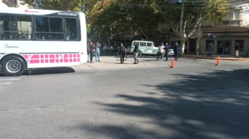 En Capital: Violento choque entre un colectivo y una camioneta