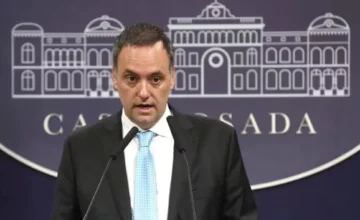Adorni: “cometimos errores, pero no vamos a modificar el rumbo”