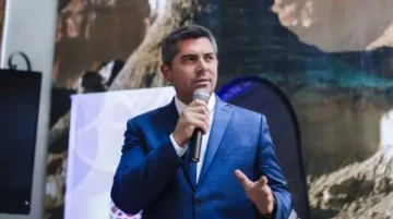 El gobernador Orrego denunció a una cantante que usaba el Cuit de famosos para comprar ropa en el exterior
