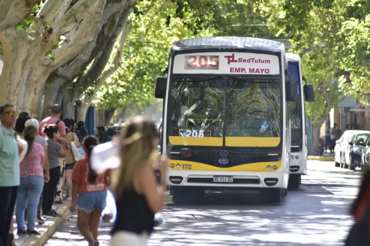 Feriado XL por el día del Trabajador: qué pasará con los colectivos en San Juan