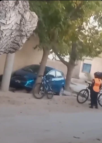 Perdió el control del auto y chocó en un barrio de Caucete