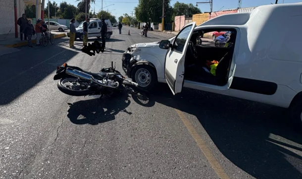 Violento choque entre una moto y una camioneta en Chimbas