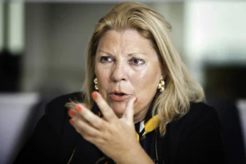 “Vas a terminar preso”: el mensaje de Elisa Carrió a Luis Caputo
