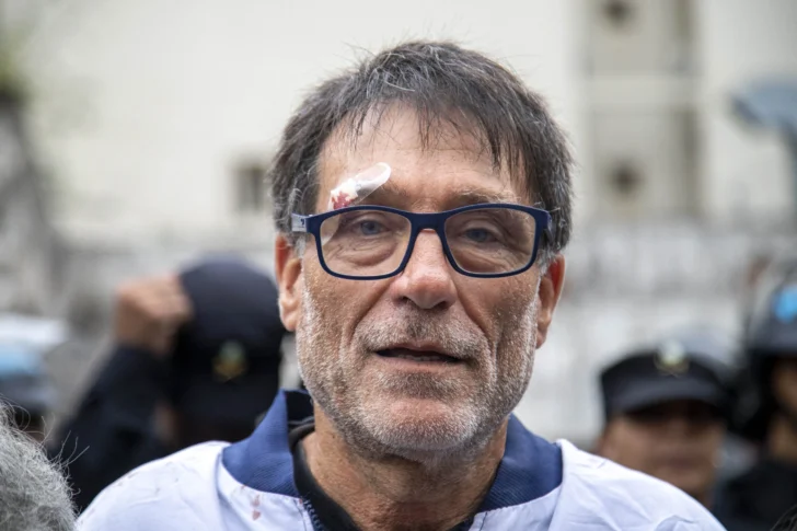 Marcha de jubilados frente al Congreso: la Policía demoró al Padre “Paco”