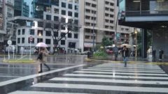 Un fuerte temporal causó inundaciones en una poblada zona del país