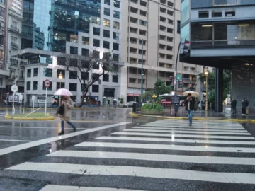 Un fuerte temporal causó inundaciones en una poblada zona del país