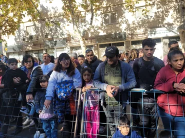 Mira quiénes fueron a ver el desfile del 25 de Mayo