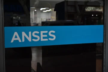 Quiénes cobran el adicional de $108.000 confirmado por ANSES en agosto