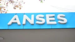 Jubilados cobrarán el bono de $70.000 en agosto y un aumento de $5000