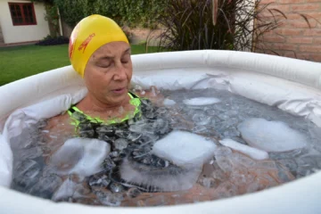 El hielo no detiene a Beatriz: la deportista sanjuanina de 61 años que entrena para un reto mundial