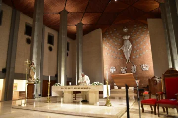 Con fe y esperanza, San Juan reza por el próximo líder de la Iglesia