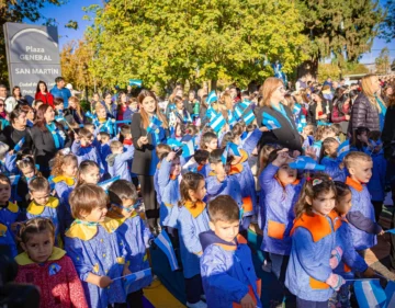 Los pequeños colmaron de fervor patriótico a la plaza de Santa Lucía