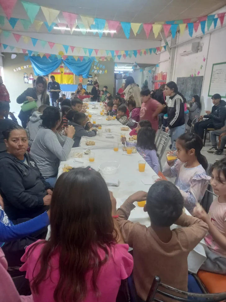 Jornada-solidaria-en-el-Barrio-La-Estacion-3-728x971