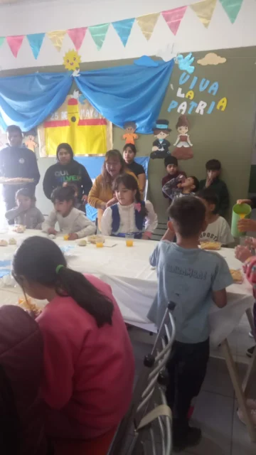 Una jornada solidaria y patriótica en el corazón del Barrio La Estación