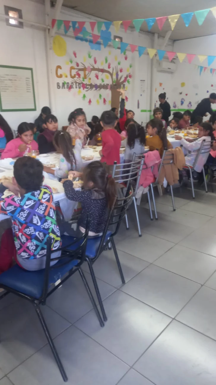 Jornada-solidaria-en-el-Barrio-La-Estacion-6-728x1294