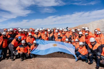 En Veladero: el gobernador Orrego encabezó el acto del Día de la Minería