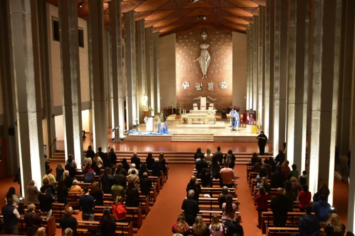 Misa-por-el-Papa-Iglesia-Catedral-3-728x485