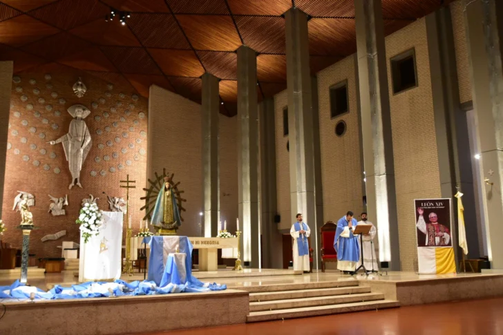 Misa-por-el-Papa-Iglesia-Catedral-7-728x485