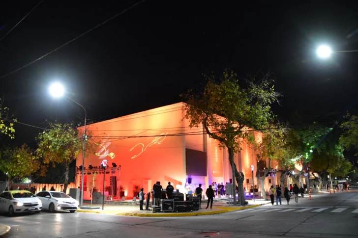 Teatro-Sarmiento-Diario-La-Provincia-SJ-1-728x485