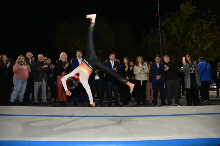 En fotos: destrezas físicas y una perlita en la inauguración en calle 25 de Mayo