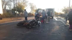 Aparatoso choque entre un auto y una moto en Caucete
