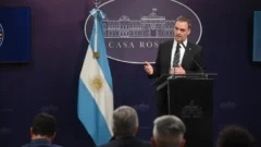 Dólares bajo el colchón: los 5 principales beneficios anunciados por el Gobierno