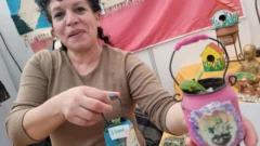 De las aulas rurales al vivero: la inspiradora historia de una jubilada en Iglesia